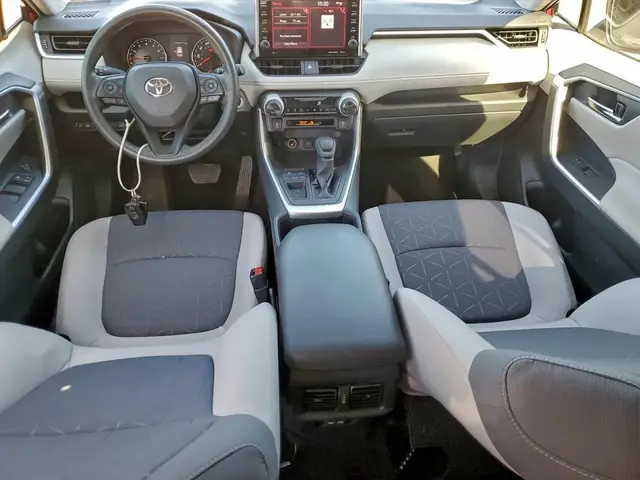 TOYOTA RAV4 XLE 2022