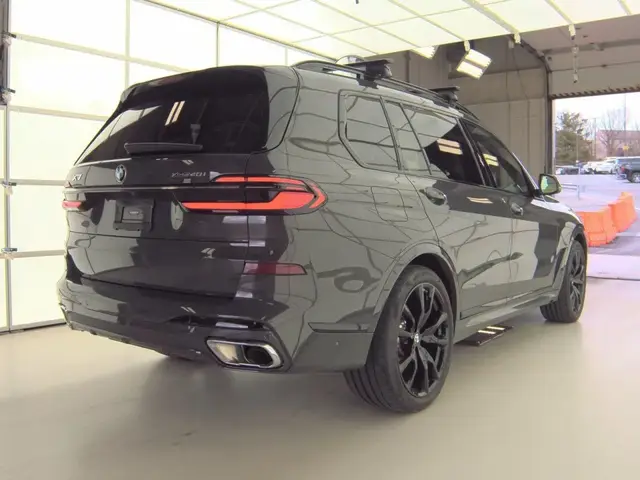 BMW X7 SPORTS ACTIVITY VEHICLE 2023