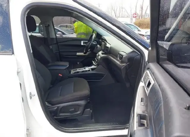 FORD EXPLORER XLT 2022