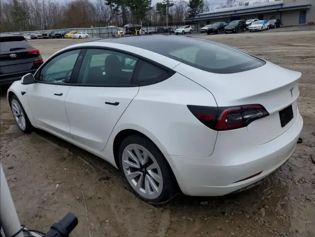 TESLA MODEL 3 2022
