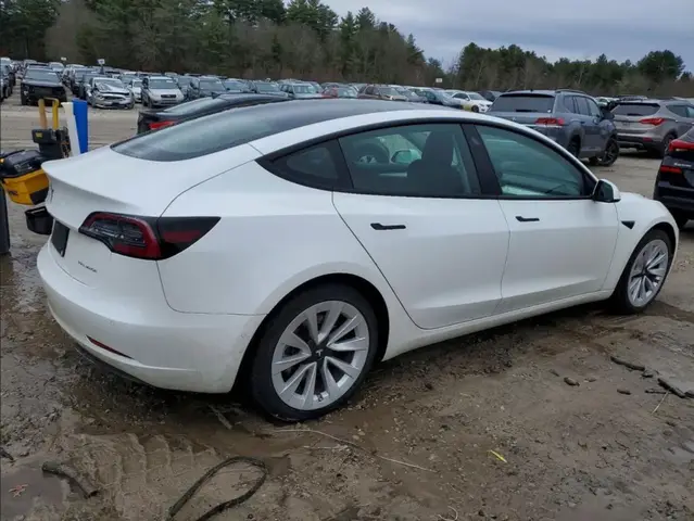 TESLA MODEL 3 2022