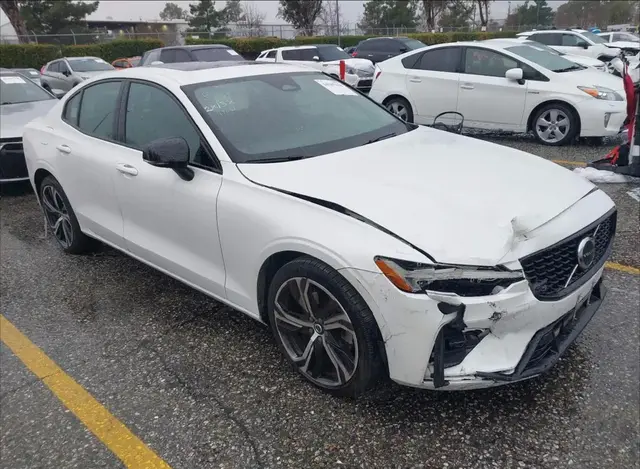 VOLVO S60 B5 CORE DARK 2023