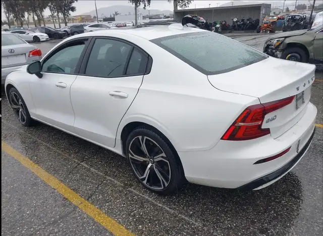 VOLVO S60 B5 CORE DARK 2023