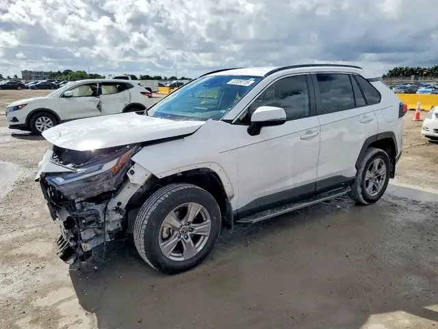 TOYOTA RAV4 XLE 2022