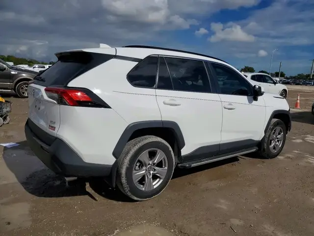 TOYOTA RAV4 XLE 2022