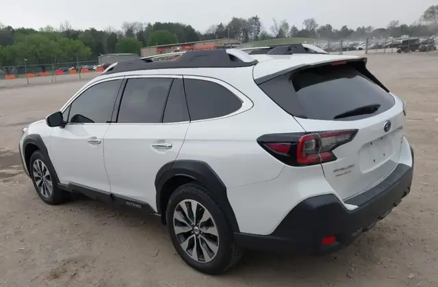 SUBARU OUTBACK TOURING 2023