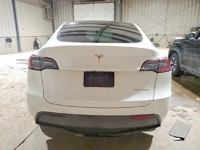 TESLA MODEL Y LONG RANGE 2023