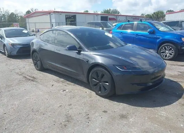 TESLA MODEL 3 2024