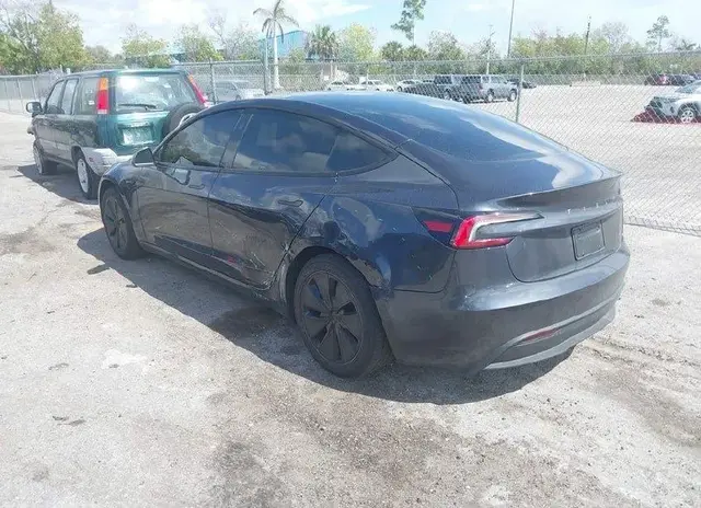 TESLA MODEL 3 2024