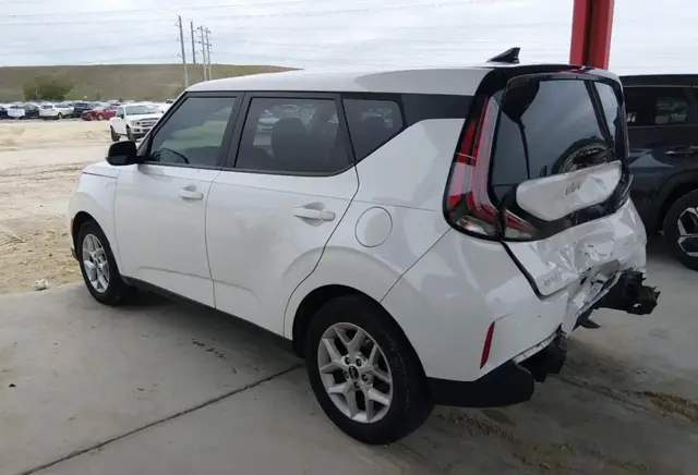 KIA SOUL LX 2023