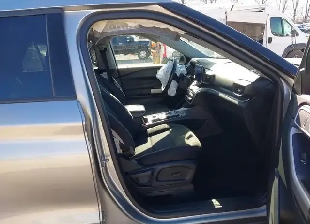 FORD EXPLORER XLT 2023