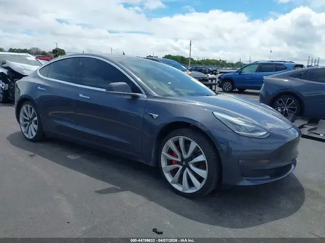 TESLA MODEL 3 АВТОПИЛОТ ПАНОРАМНАЯ КРЫША ПОДОГРЕВ СИДЕНИЙ ПРЕМИУМ-АУДИО 2018
