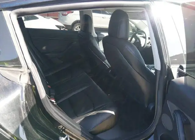 TESLA MODEL 3 2021