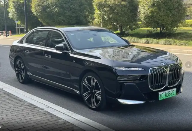 BMW I7 LUXURY 2023