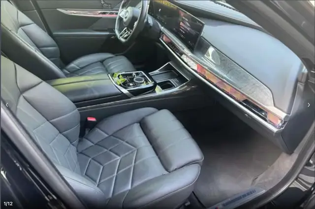 BMW I7 LUXURY 2023