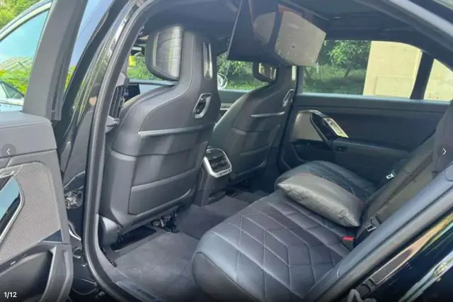 BMW I7 LUXURY 2023