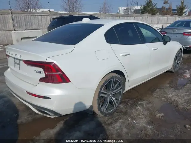 VOLVO S60 R-DESIGN СПОРТИВНЫЙ ОБВЕС КОЖА С КОНТРАСТНОЙ СТРОЧКОЙ СПОРТИВНЫЕ СИДЕНЬЯ ЧЁРНЫЙ ПОТОЛОК РУЛЬ С ПОДОГ 2020