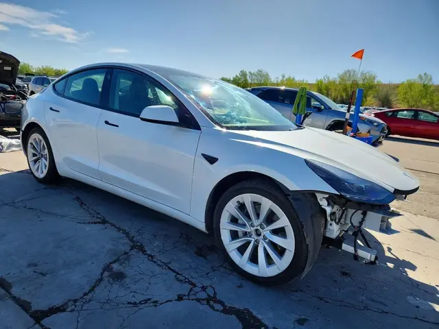 TESLA MODEL 3 2023
