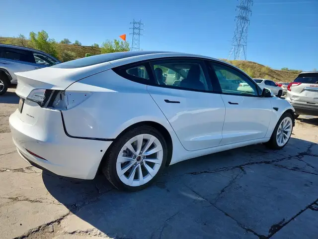 TESLA MODEL 3 2023