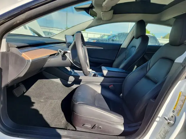 TESLA MODEL 3 2023