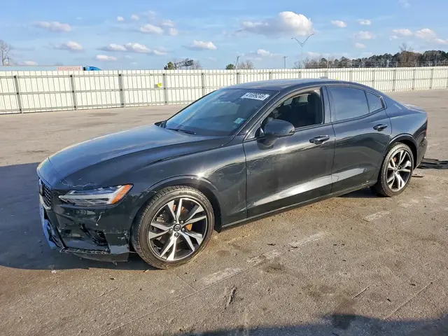 VOLVO S60 PLUS КОЖА ПОДОГРЕВ ПЕРЕДНИХ СИДЕНИЙ ПАНОРАМНАЯ КРЫША АДАПТИВНЫЙ КРУИЗ PILOT ASSIST КАМЕРЫ 360 АССИСТ 2023