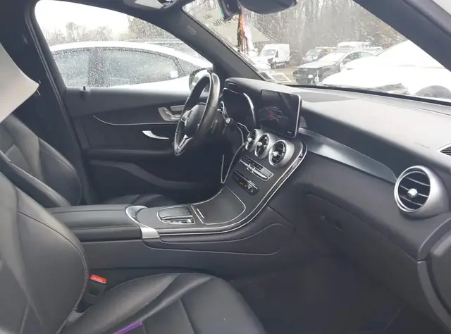 MERCEDES-BENZ GLC 0 2022