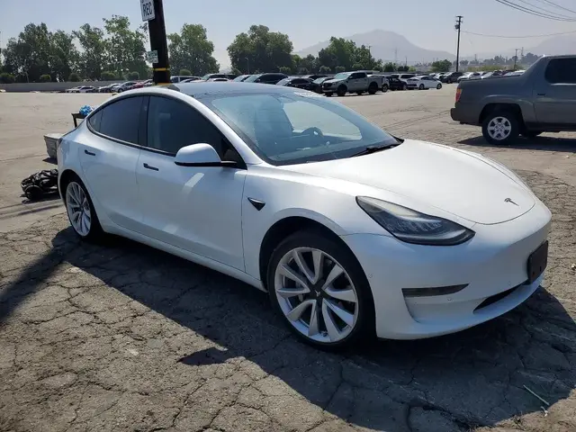 TESLA MODEL 3 2020