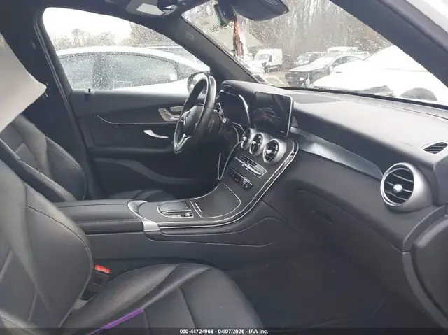 MERCEDES-BENZ GLC КОЖА ПОДОГРЕВ ПЕРЕДНИХ СИДЕНИЙ МУЛЬТИМЕДИА С ЭКРАНОМ КАМЕРА ЗАДНЕГО ВИДА 2022