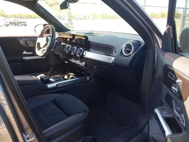MERCEDES-BENZ GLB 250 2023