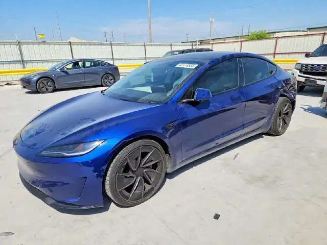 TESLA MODEL 3 2024
