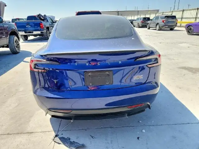 TESLA MODEL 3 2024