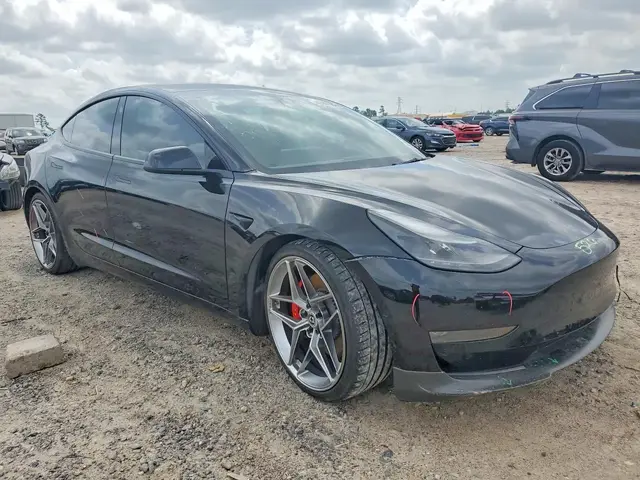 TESLA MODEL 3 2022