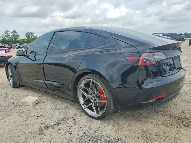 TESLA MODEL 3 2022