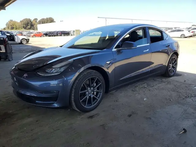 TESLA MODEL 3 2020
