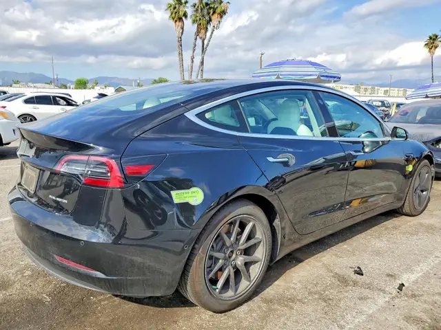 TESLA MODEL 3 2020