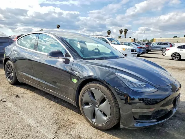 TESLA MODEL 3 2020