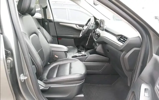 FORD ESCAPE SEL 2022