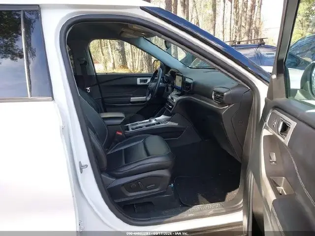 FORD EXPLORER XLT 2023
