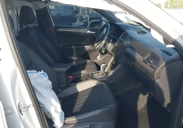VOLKSWAGEN TIGUAN SE R-LINE BLACK ПАНОРАМНАЯ КРЫША 19 ЧЕРНЫЕ ДИСКИ TRAVEL ASSIST (АВТОПИЛОТ) АДАПТИВНЫЙ КРУИЗ СИСТЕМА 2026