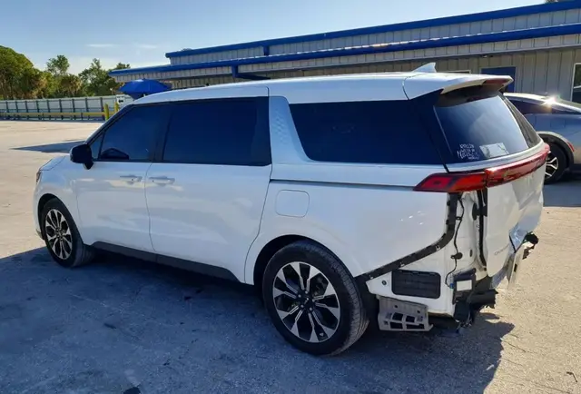 KIA CARNIVAL EX 2023