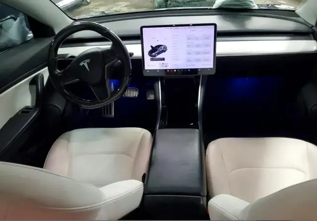 TESLA MODEL 3 АВТОПИЛОТ ПАНОРАМНАЯ СТЕКЛЯННАЯ КРЫША ПРЕМИАЛЬНЫЙ КОЖАНЫЙ САЛОН С ДЕРЕВОМ ПОДОГРЕВ ВСЕХ СИДЕНИЙ АКУС 2026