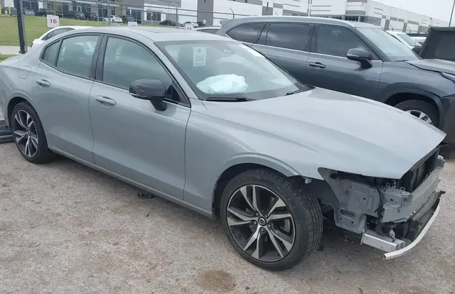 VOLVO S60 B5 CORE DARK THEME 2024