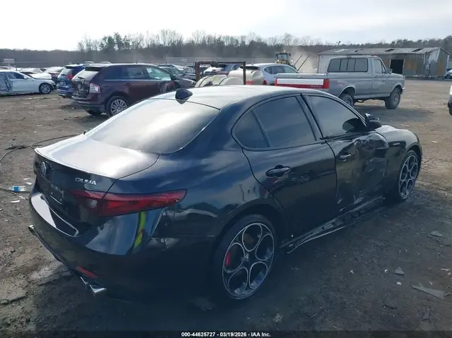 ALFA ROMEO GIULIA VELOCE ПОЛНЫЙ ПРИВОД Q4) 2022