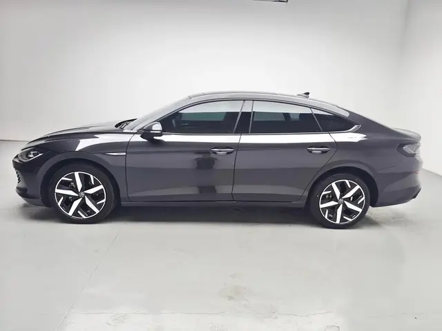 VOLKSWAGEN LAMANDO L - SKODA 2023