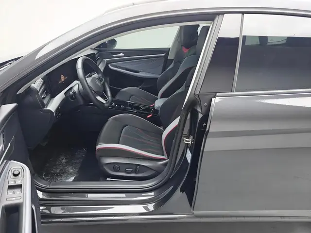 VOLKSWAGEN LAMANDO L - SKODA 2023