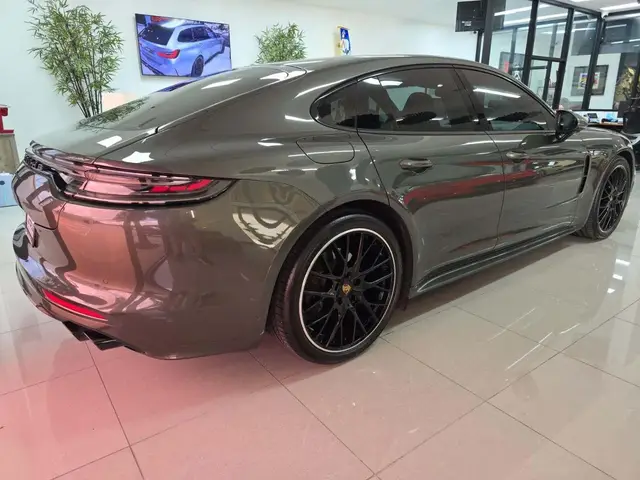 PORSCHE PANAMERA PLATINUM EDITION 2 2022
