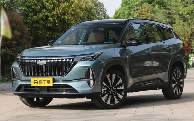 GEELY BOYUE L PREMIUM (НА КИТАЙСКОМ РЫНКЕ ЭТА ТОПОВАЯ 1.5Т ВЕРСИЯ ЧАСТО НАЗЫВАЕТСЯ SHANHE EDITION ИЛИ JINXIU EDITI 2025