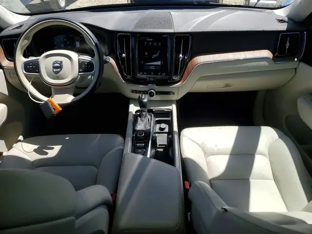 VOLVO XC60 T5 MOMENTUM 2021