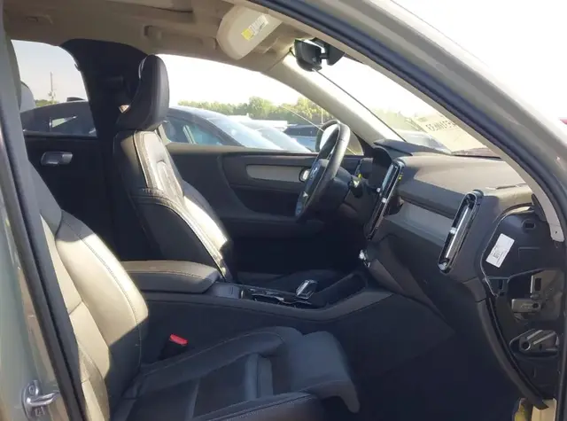 VOLVO XC40 0 2023