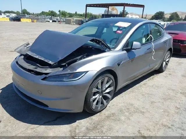 TESLA MODEL 3 2025